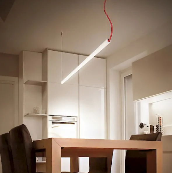 Lieve lampada a sospensione lineare