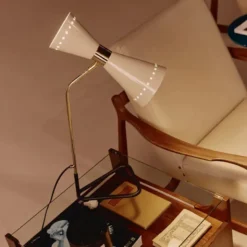 Megafono lampada da tavolo di design