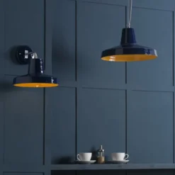 Rossi applique in maiolica toscana